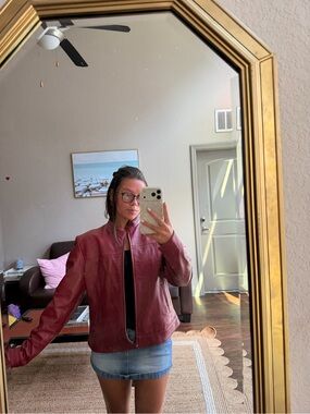 Vintage Women’s Burgundy Leather Jacket - Classic Zip Front